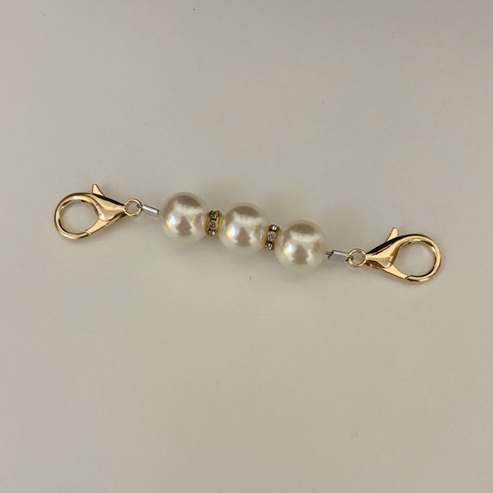 Elegant Pearl and Gold Bag Extender